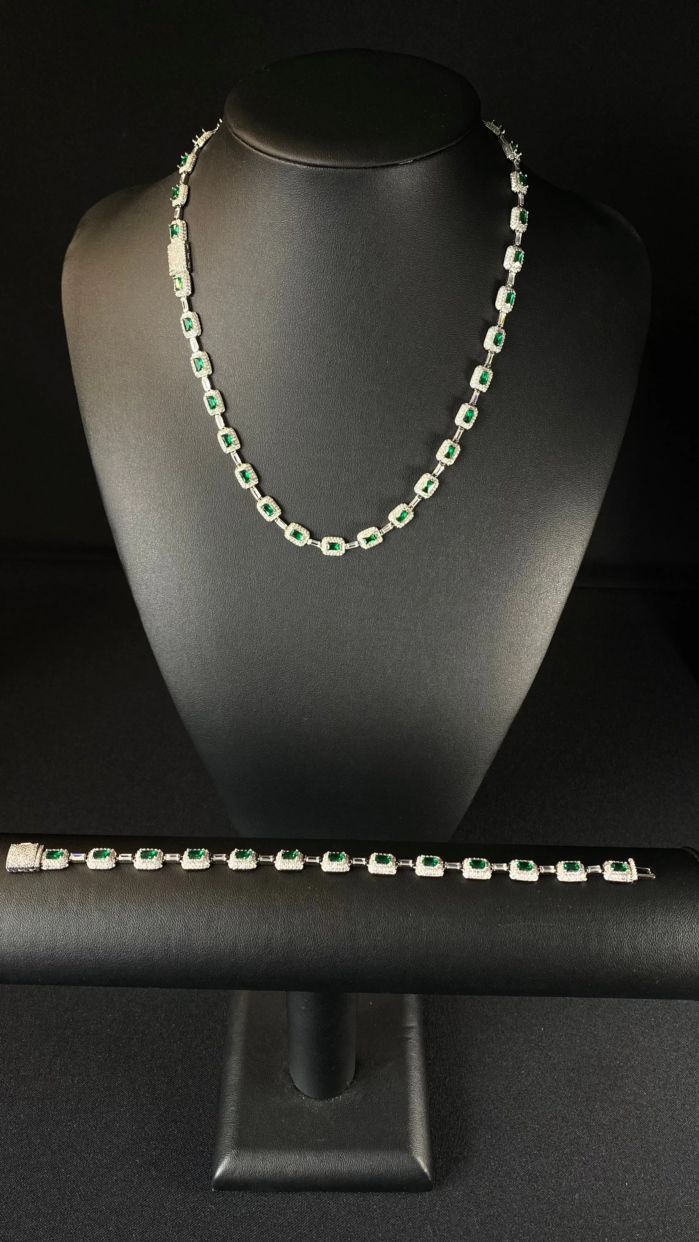Emerald-Cut Green Gemstone Tennis Necklace – A Luxe Touch of Elegance